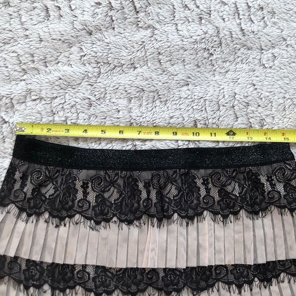 Designer party pleated lace mini skirt - Picture 5 of 6